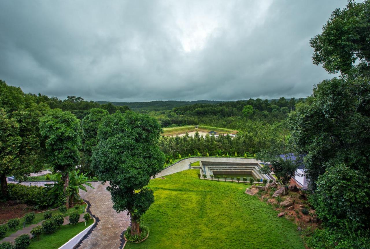 Vismita County Hotel Chikmagalur Ngoại thất bức ảnh