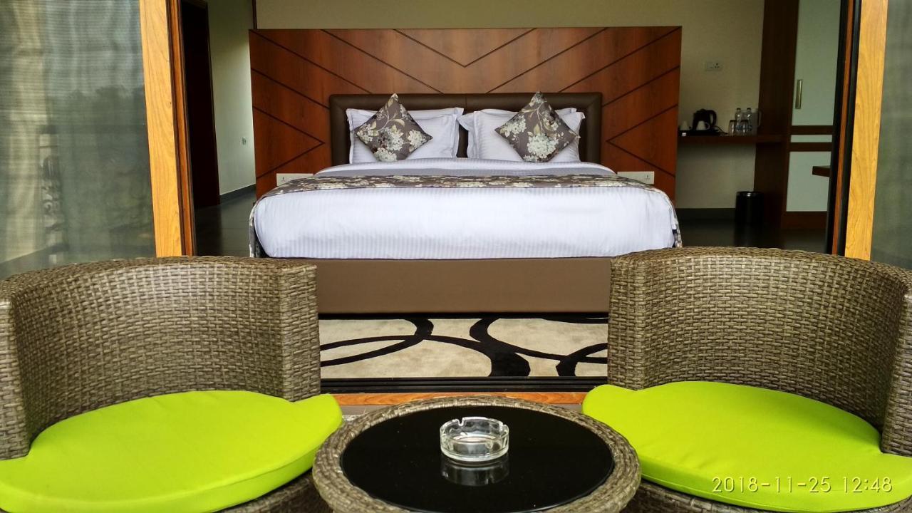Vismita County Hotel Chikmagalur Ngoại thất bức ảnh